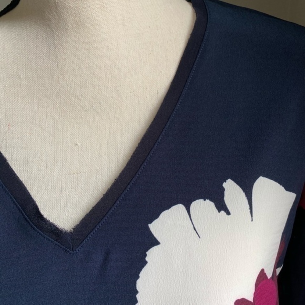 DKNY Navy Blue Floral Blouse Size S NWT - Picture 3 of 7